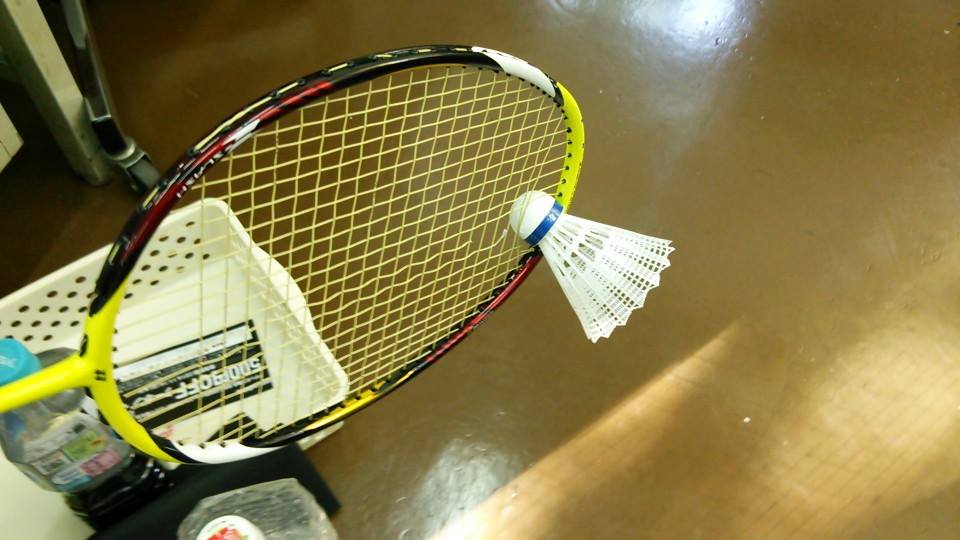 Fast badminton racket restringing in Malta – express service with Yonex strings